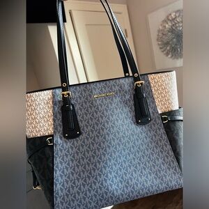NWT Michael Kors Voyager Bag